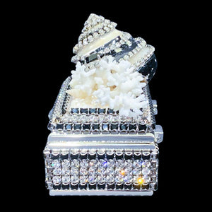 Black & White Shell Cluster Ring Box Featuring Premium Crystal